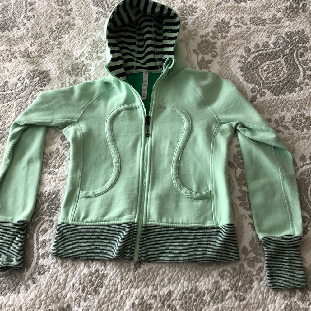 Lululemon Mint Green & Navy Scuba Hoodie. Size 8
